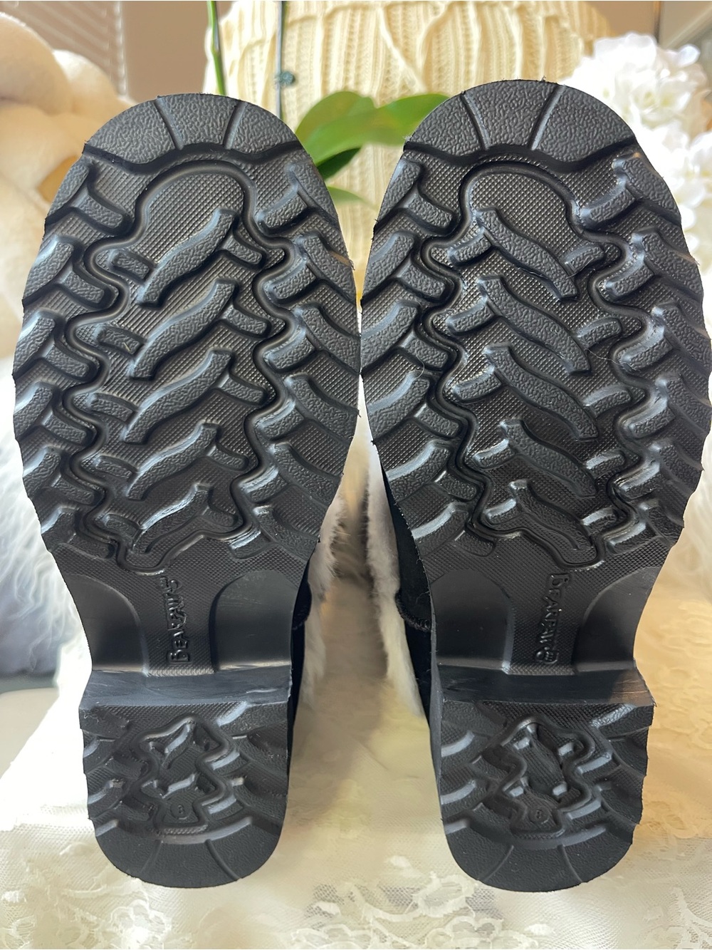 BEARPAW Like New Regina Suede Faux Fur Ombré Boots MSRP$120 - Picture 6 of 7